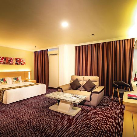 Rhr Hotel Каджанг Екстер'єр фото