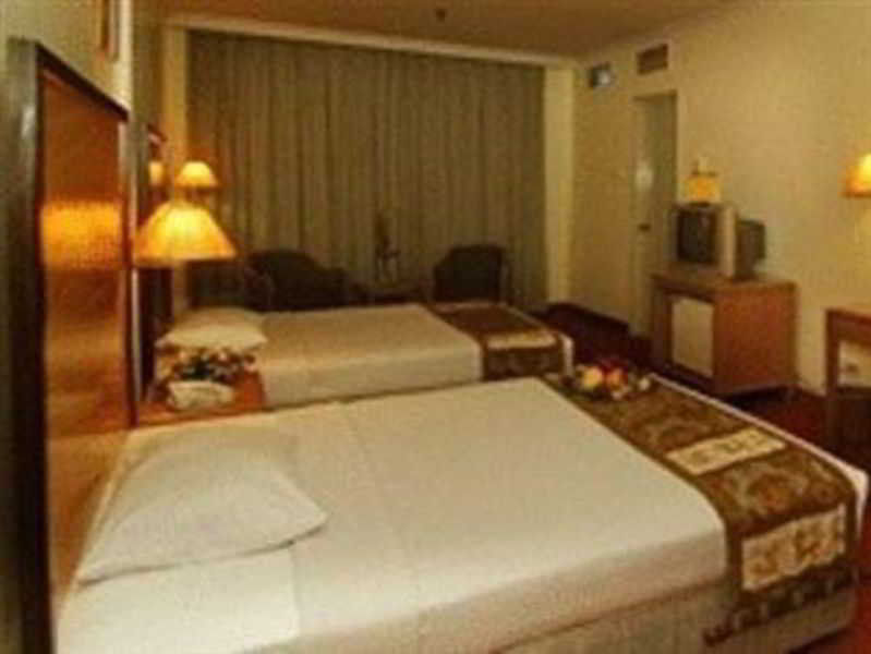 Rhr Hotel Каджанг Екстер'єр фото