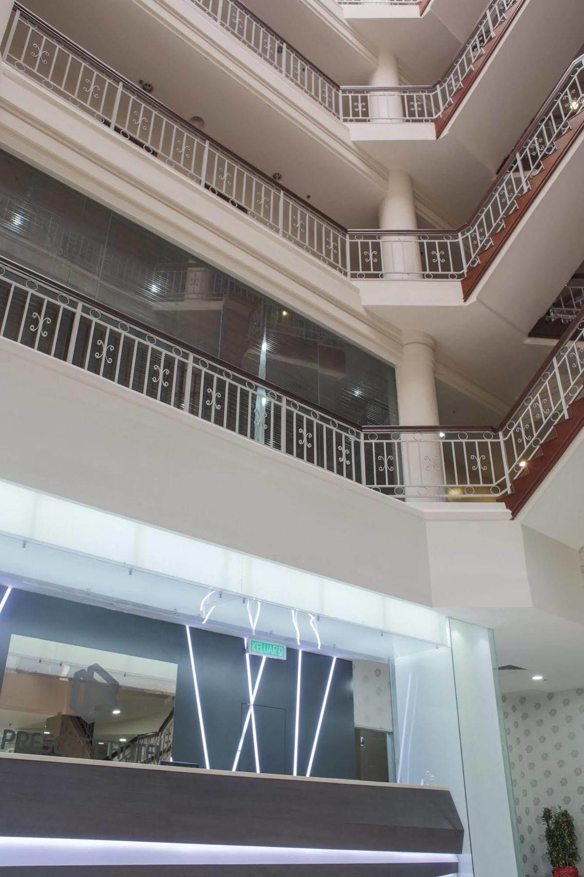 Rhr Hotel Каджанг Екстер'єр фото