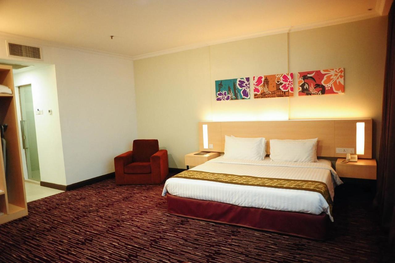 Rhr Hotel Каджанг Номер фото