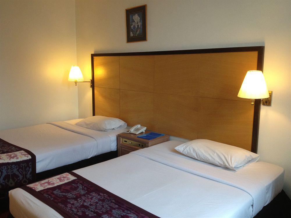 Rhr Hotel Каджанг Екстер'єр фото